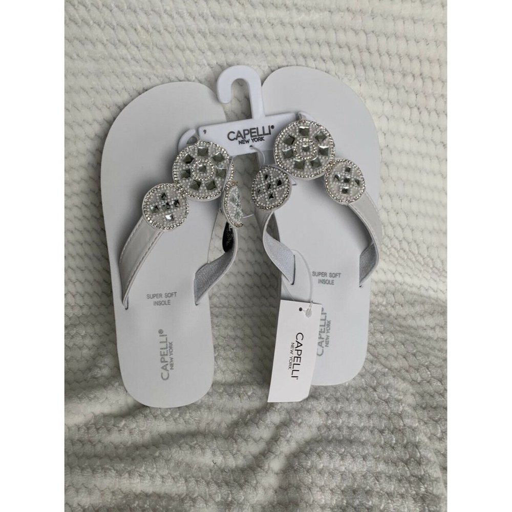 Women’s Sandals Size 9 Capelli New York Circular Rhinestone Gem Flip Flops White